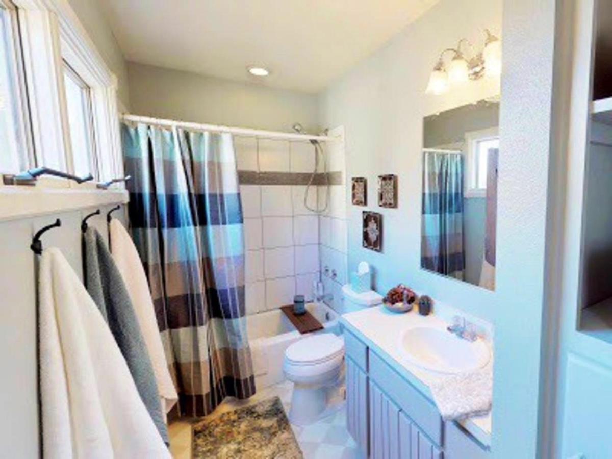The Blue Bungalow Montrose Bagian luar foto